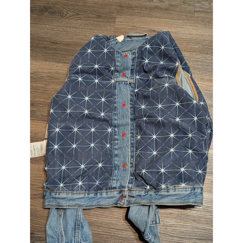 Levis Womens Light Wash Denim Trucker Jacket Size S Geometric Star Print Lining - Picture 6 of 8